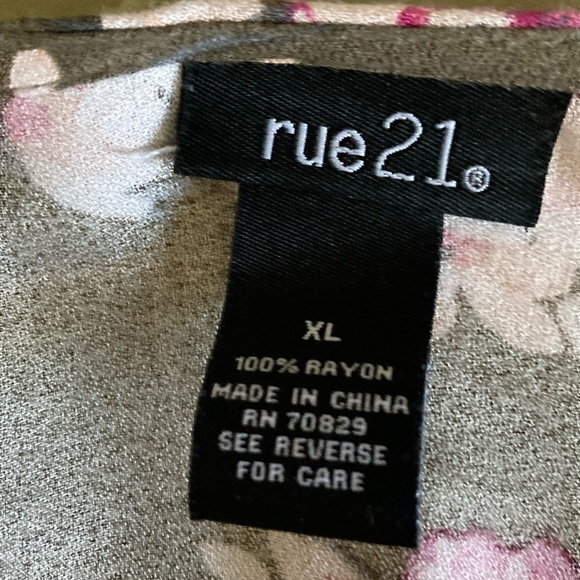 Spring/Summer cover-up - Picture 7 of 13